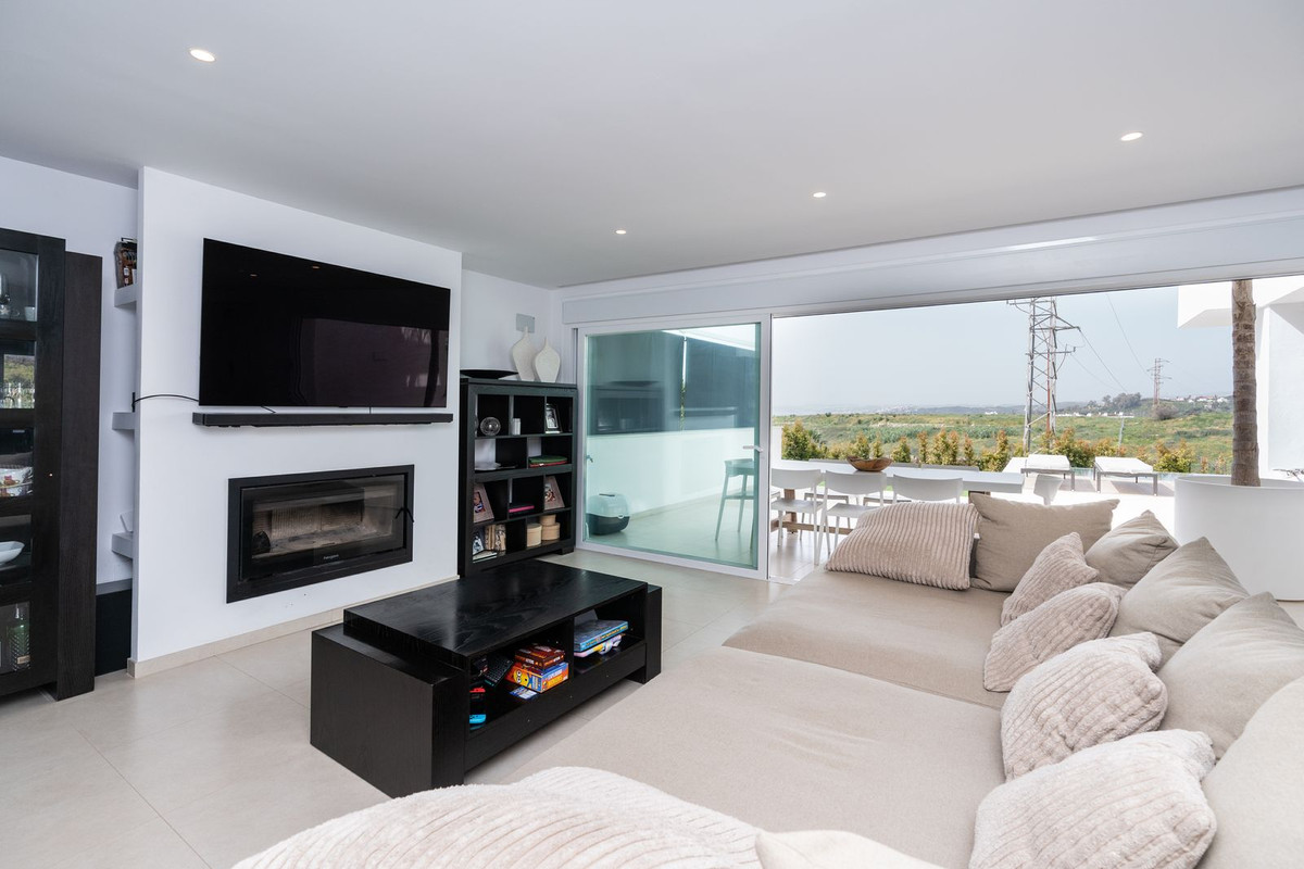 3 Bedroom Villa in Estepona - Photo 3