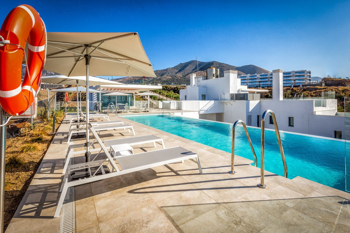2 Bedroom Apartment in Fuengirola - Photo 4