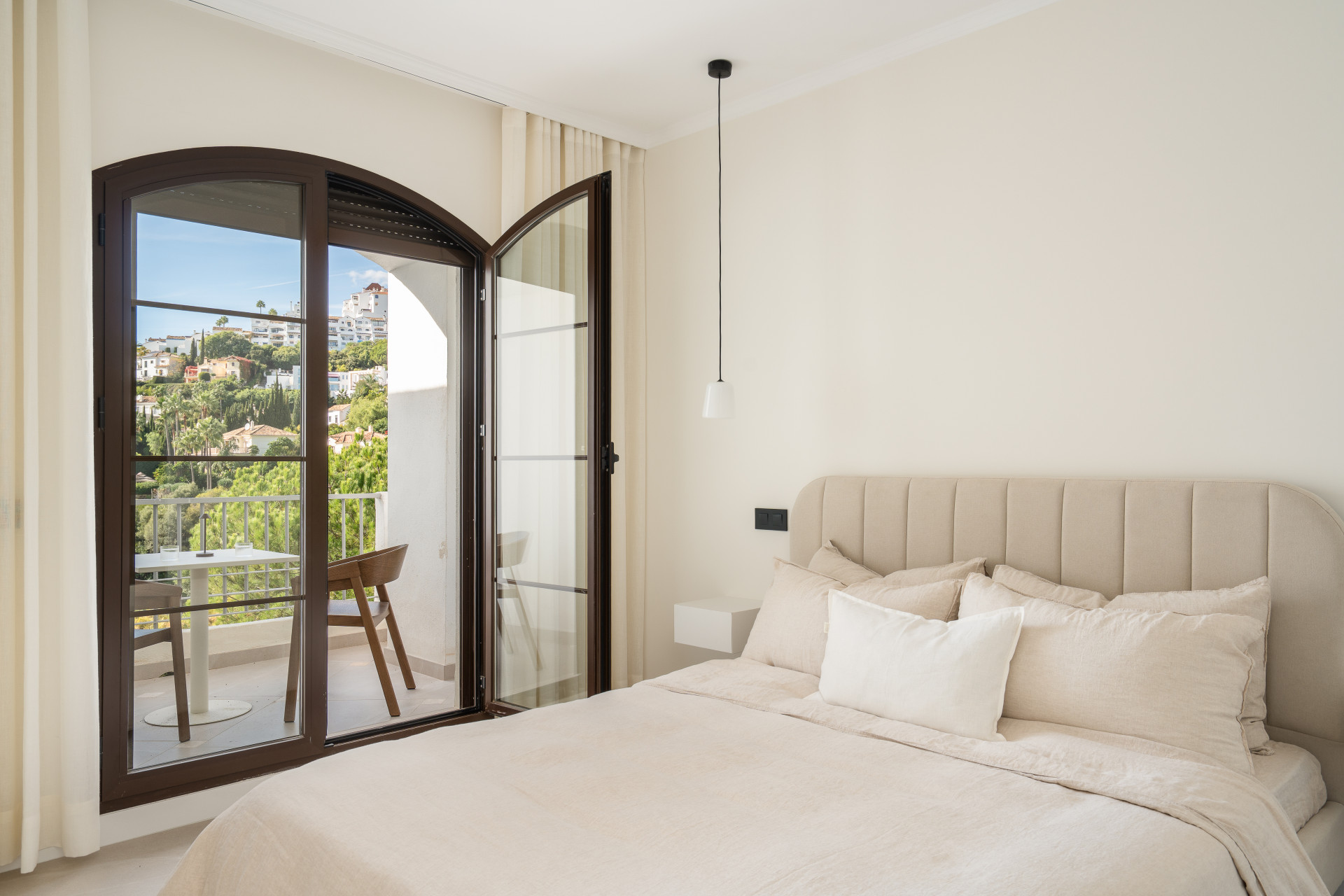 3 Bedroom Penthouse in Benahavís - Photo 4
