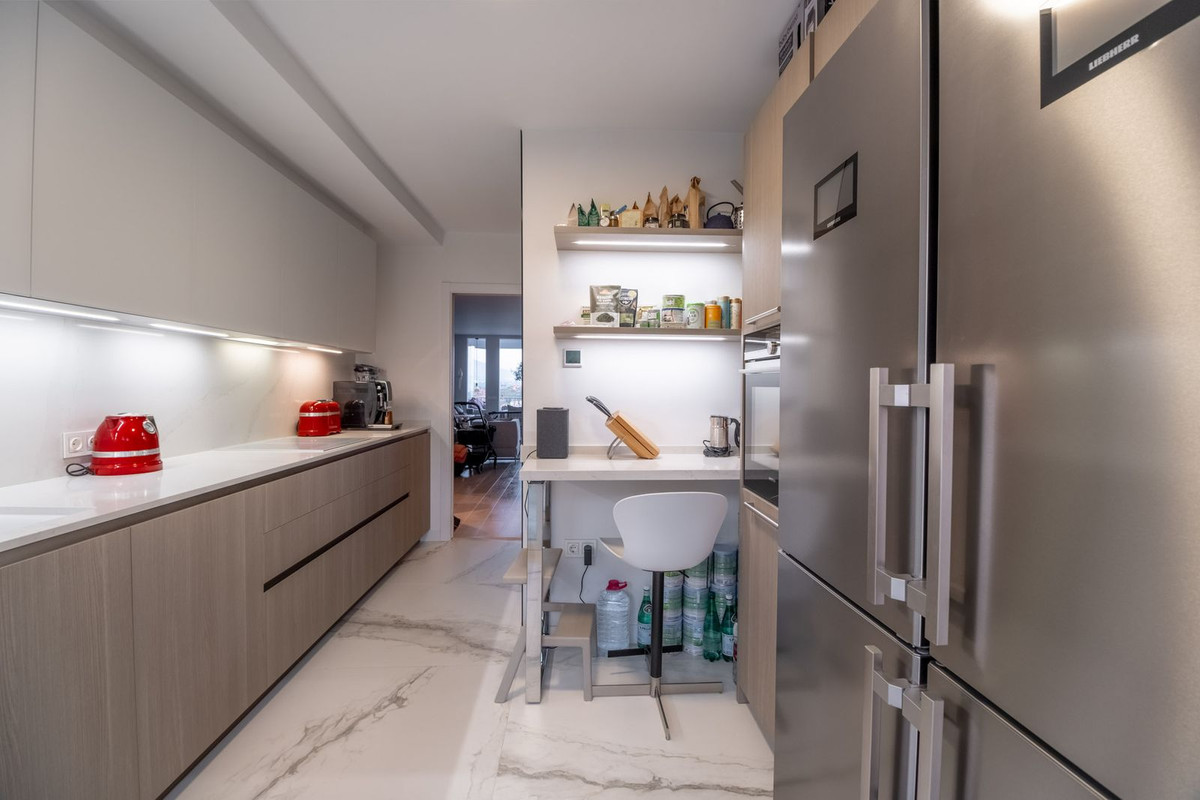 2 Bedroom Apartment in Marbella - Photo 13