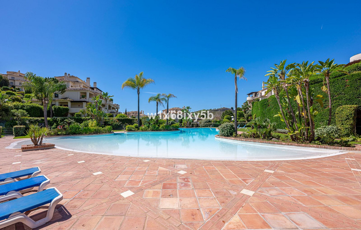 3 Bedroom Penthouse in Benahavís - Photo 34