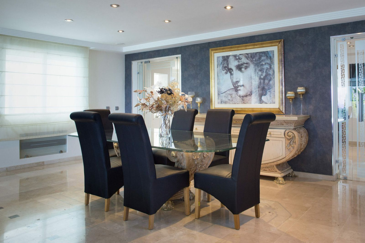 8 Bedroom Villa in Marbella - Photo 10