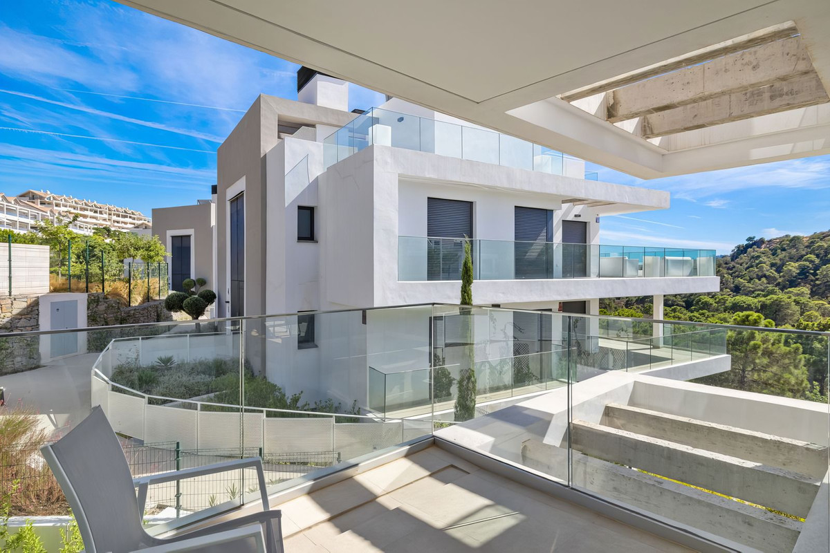 2 Bedroom Apartment in Estepona - Photo 28