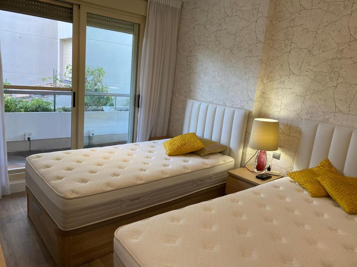 2 Bedroom Apartment in Marbella - Photo 21