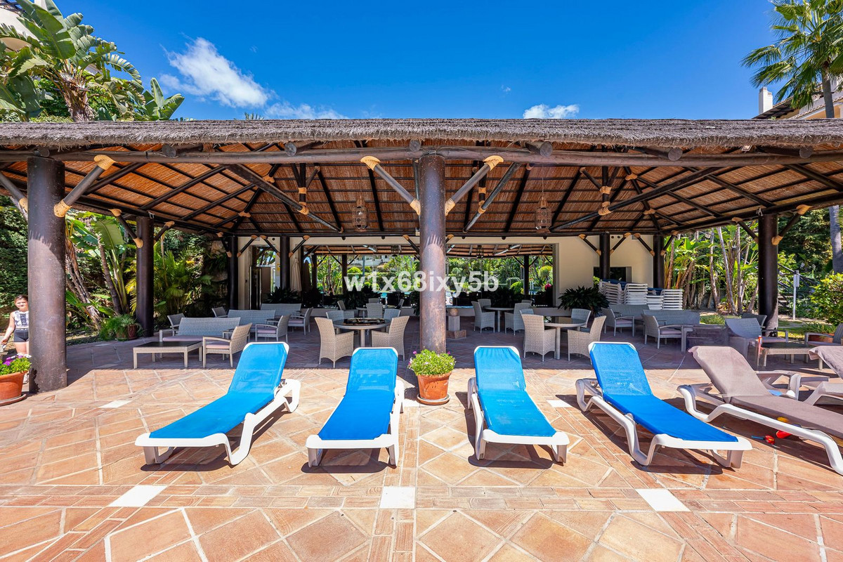 3 Bedroom Penthouse in Benahavís - Photo 27