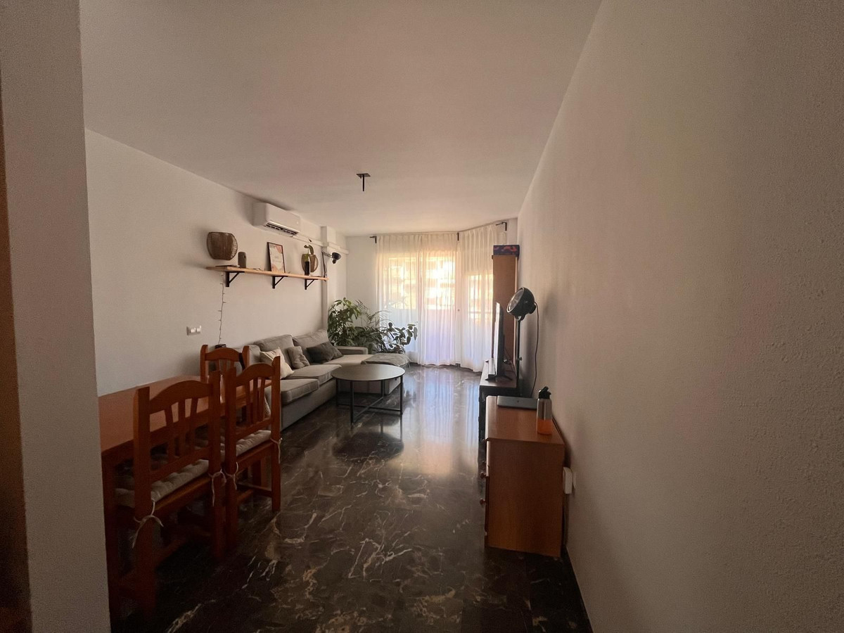 2 Bedroom Apartment in Fuengirola - Photo 6