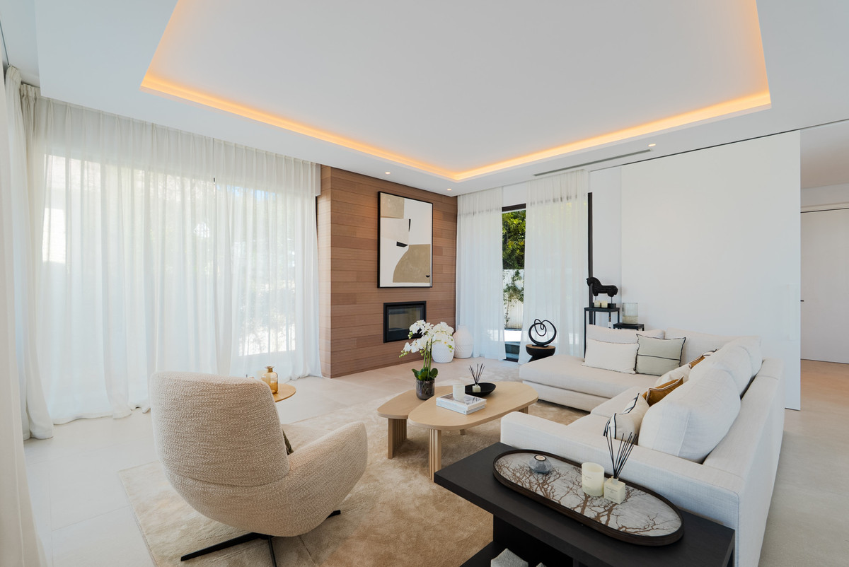 4 Bedroom Villa in Marbella - Photo 6