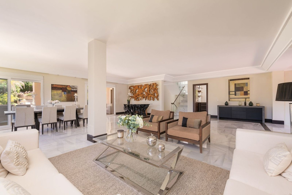 6 Bedroom Villa in Marbella - Photo 13