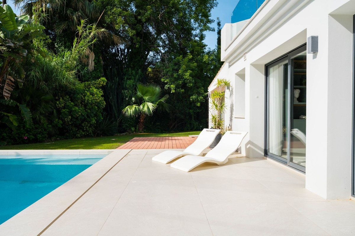 4 Bedroom Villa in Marbella - Photo 61