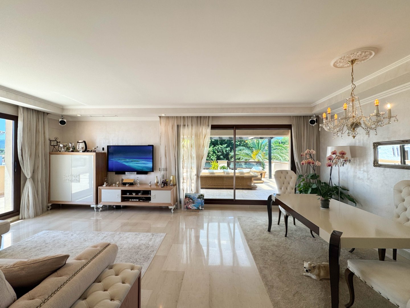 2 Bedroom Apartment in Marbella - Photo 3