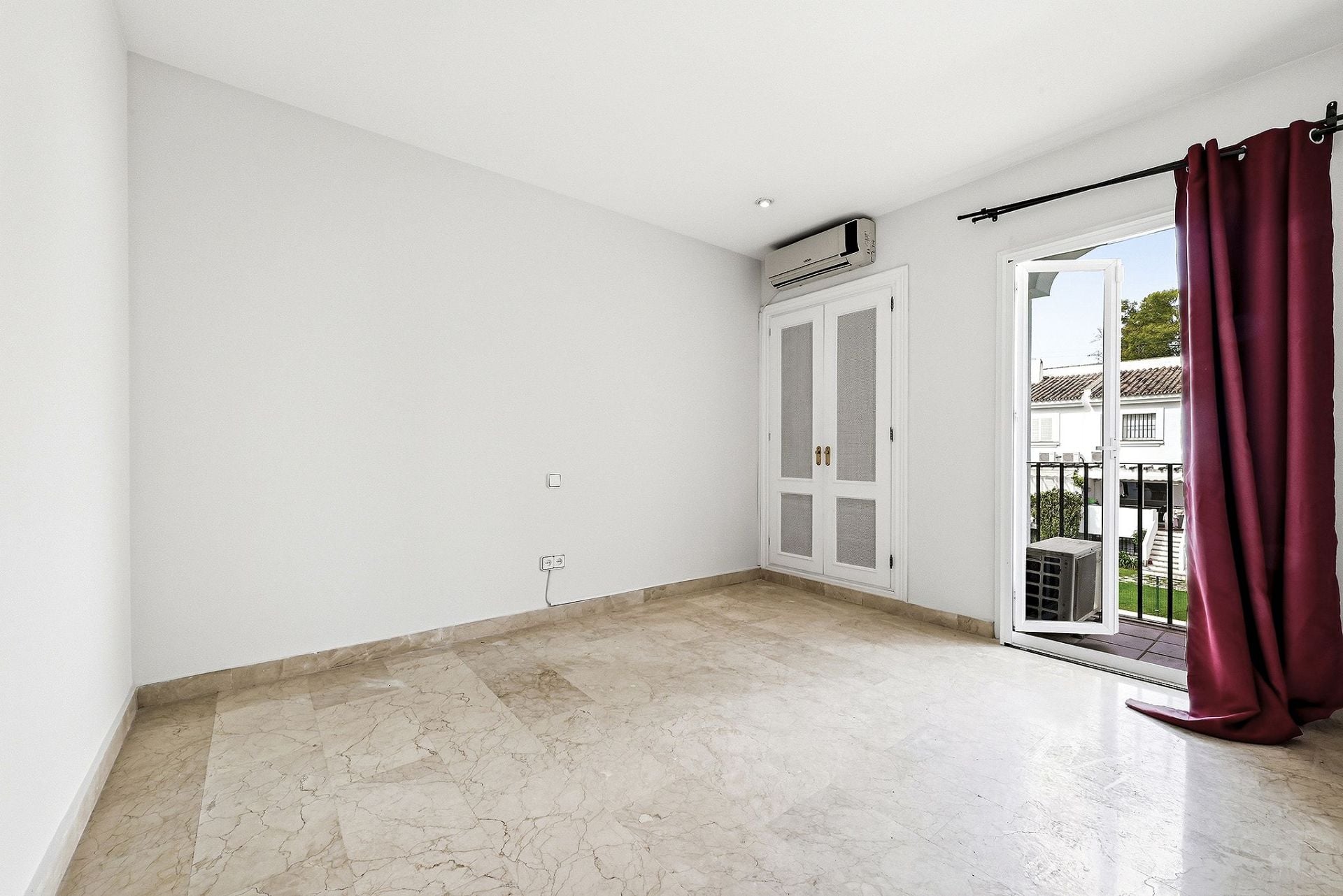 4 Bedroom Townhouse in Marbella - Photo 13