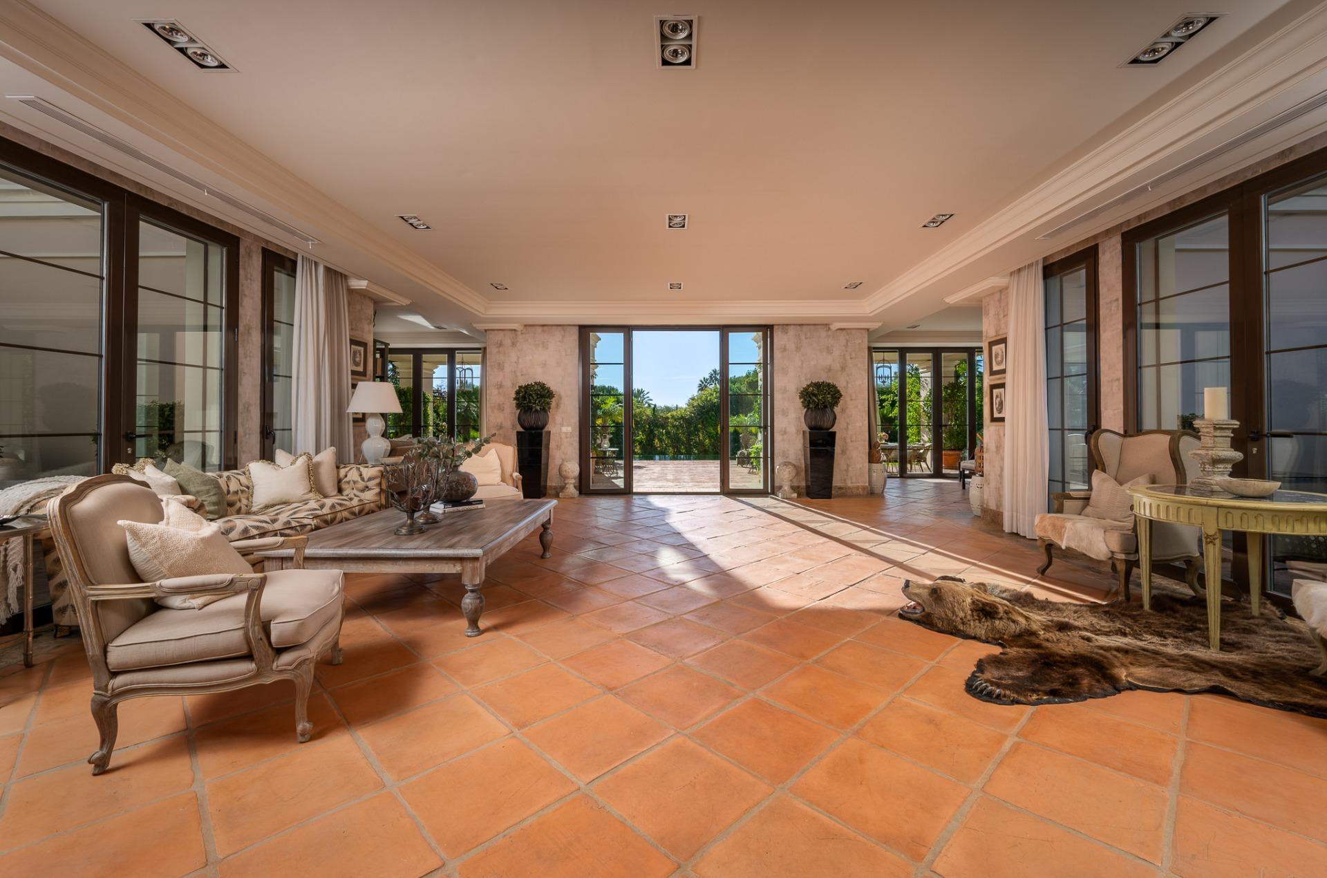 8 Bedroom Villa in San Pedro de Alcántara - Photo 21