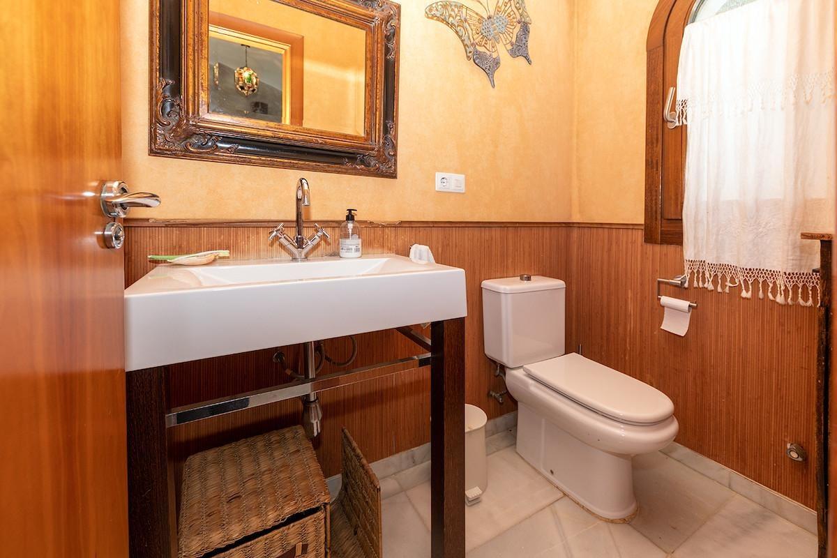 7 Bedroom Villa in Marbella - Photo 20