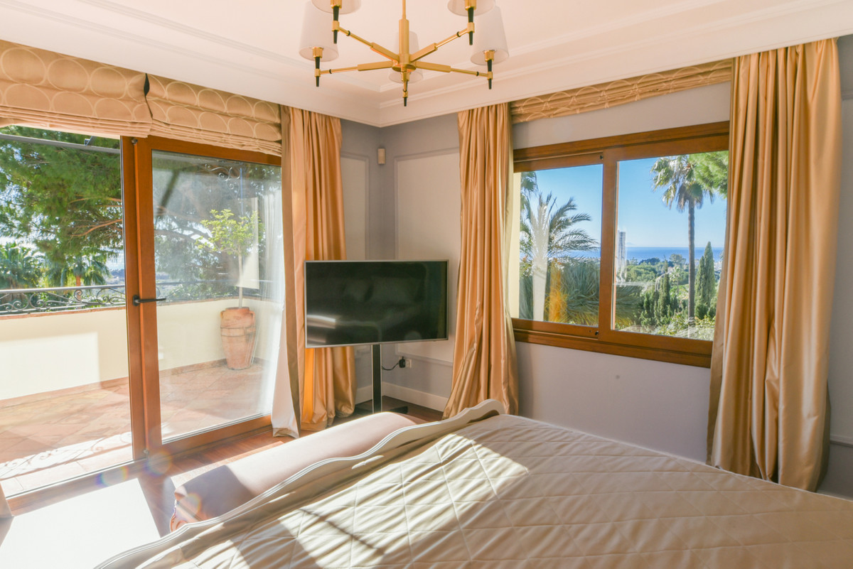 5 Bedroom Villa in Marbella - Photo 17