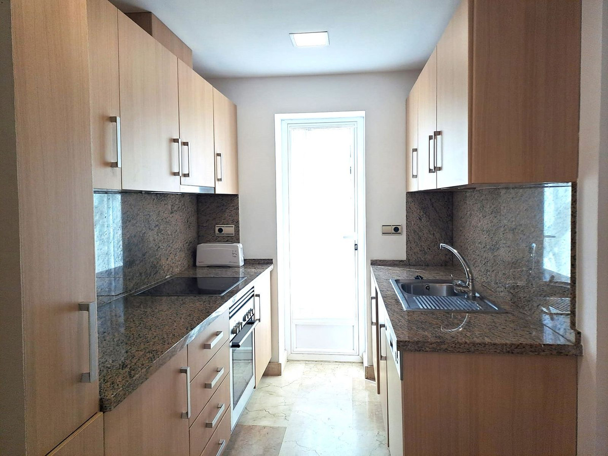 2 Bedroom Apartment in Estepona - Photo 17