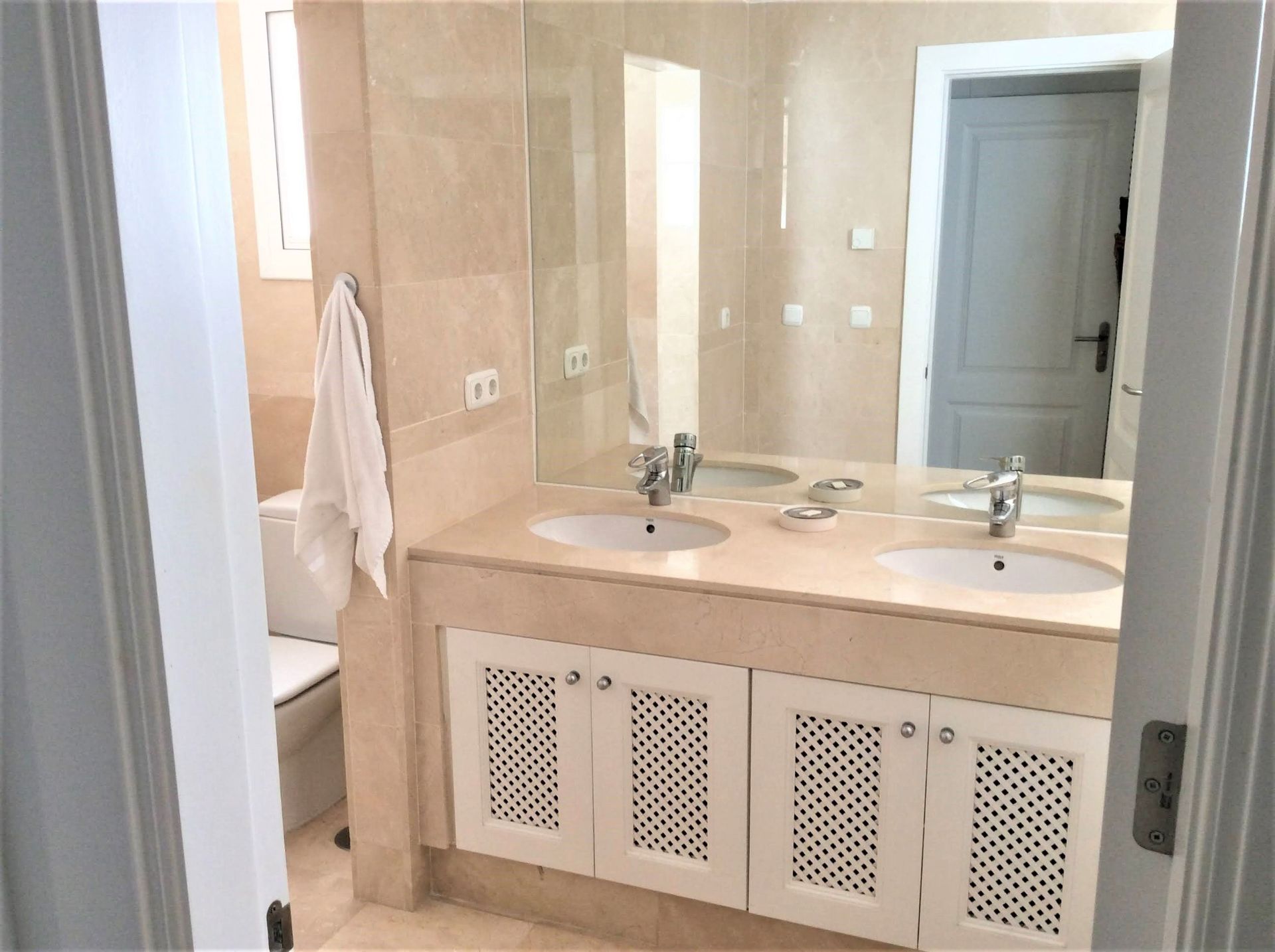 2 Bedroom Apartment in Marbella - Photo 16