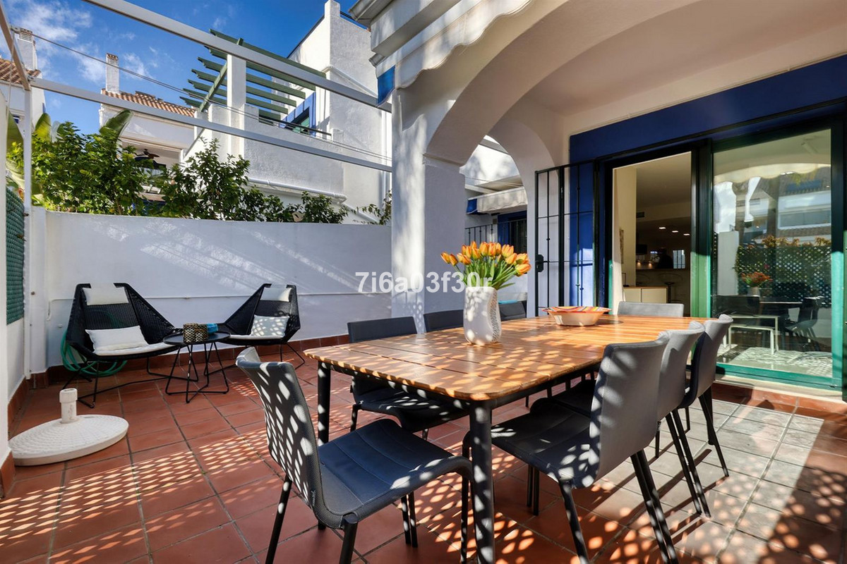 5 Bedroom Townhouse in San Pedro de Alcántara - Photo 21