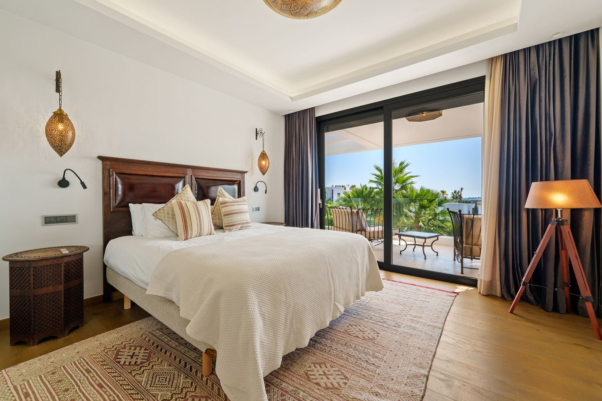 6 Bedroom Villa in Marbella - Photo 10