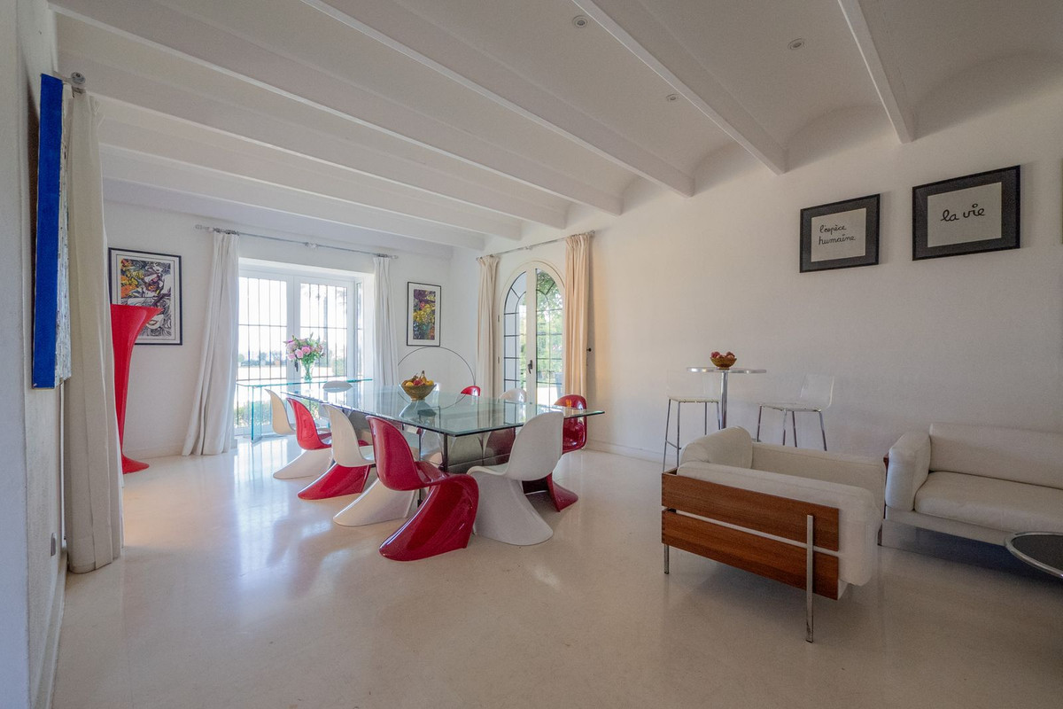 10 Bedroom Villa in Estepona - Photo 15