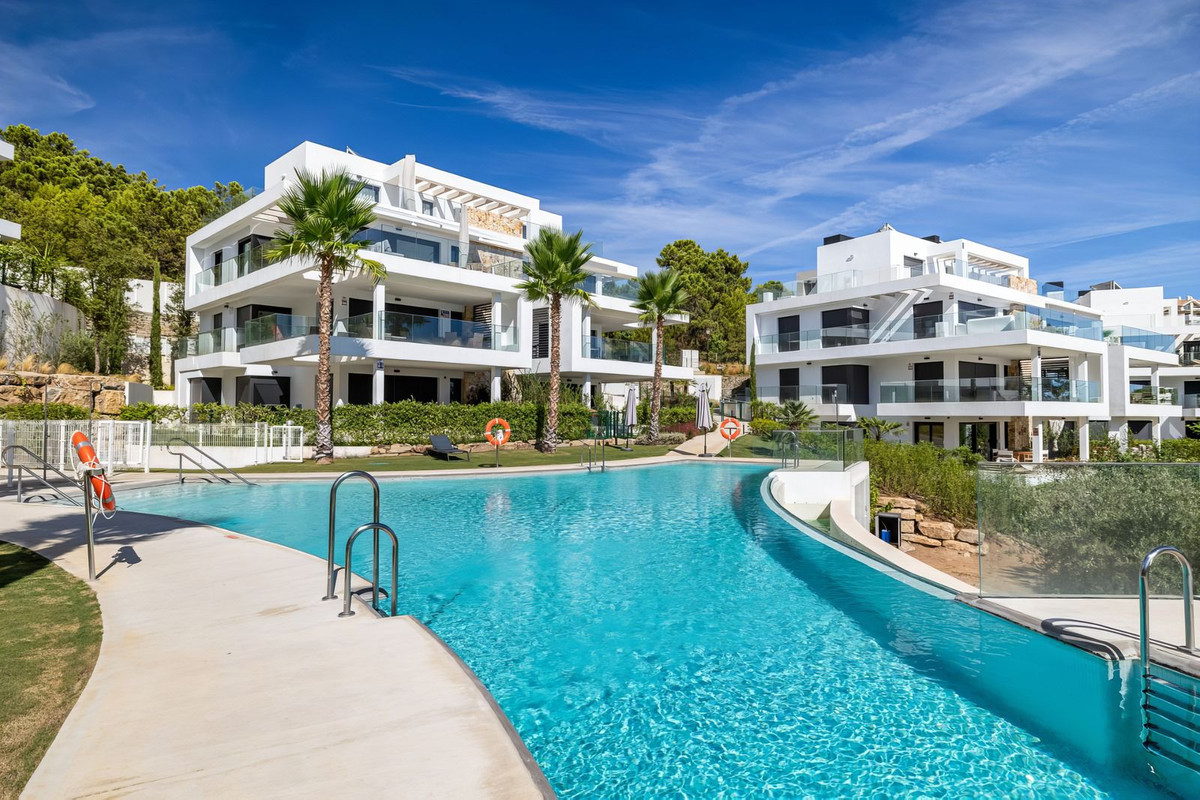 2 Bedroom Apartment in Estepona - Photo 30
