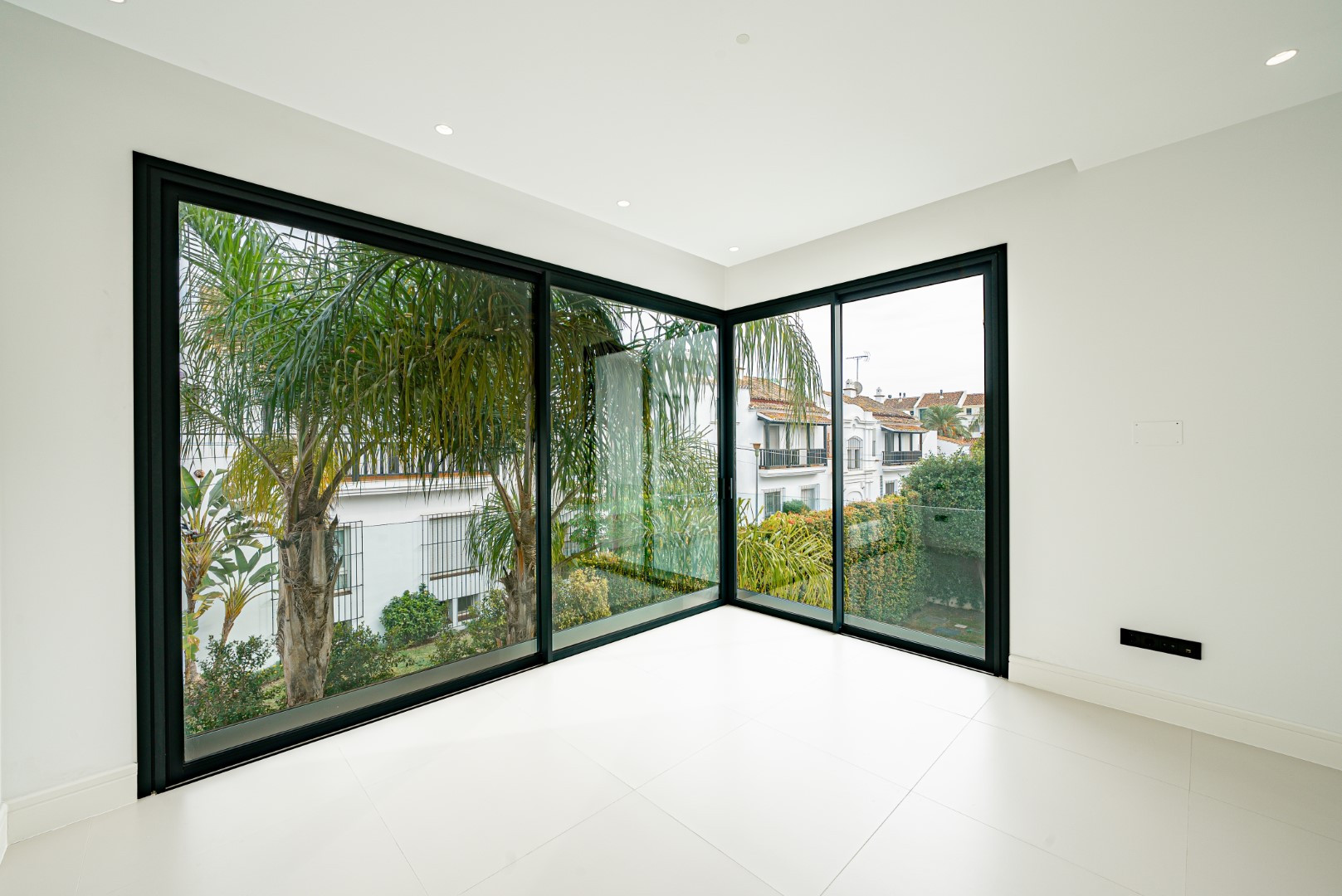 4 Bedroom Villa in Marbella - Photo 11