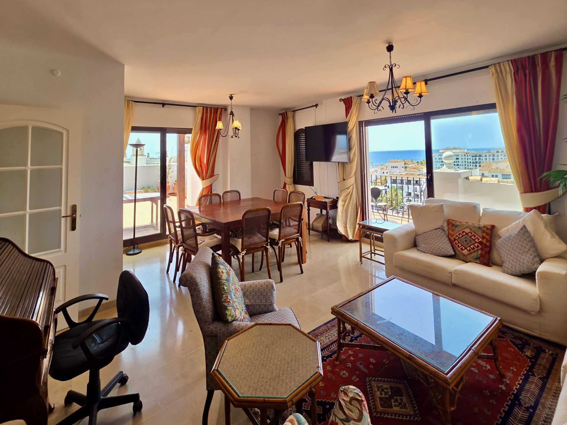 3 Bedroom Penthouse in La Duquesa - Photo 8