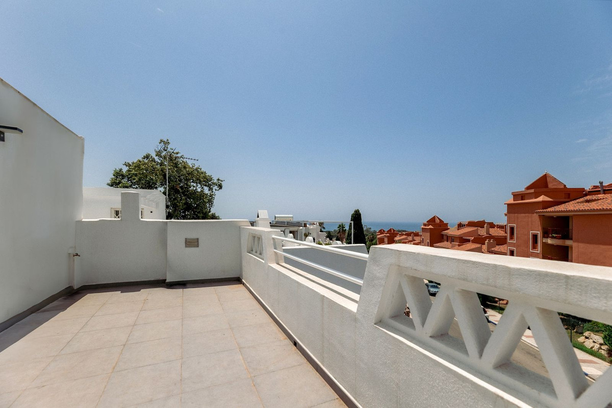 4 Bedroom Townhouse in Marbella - Photo 35