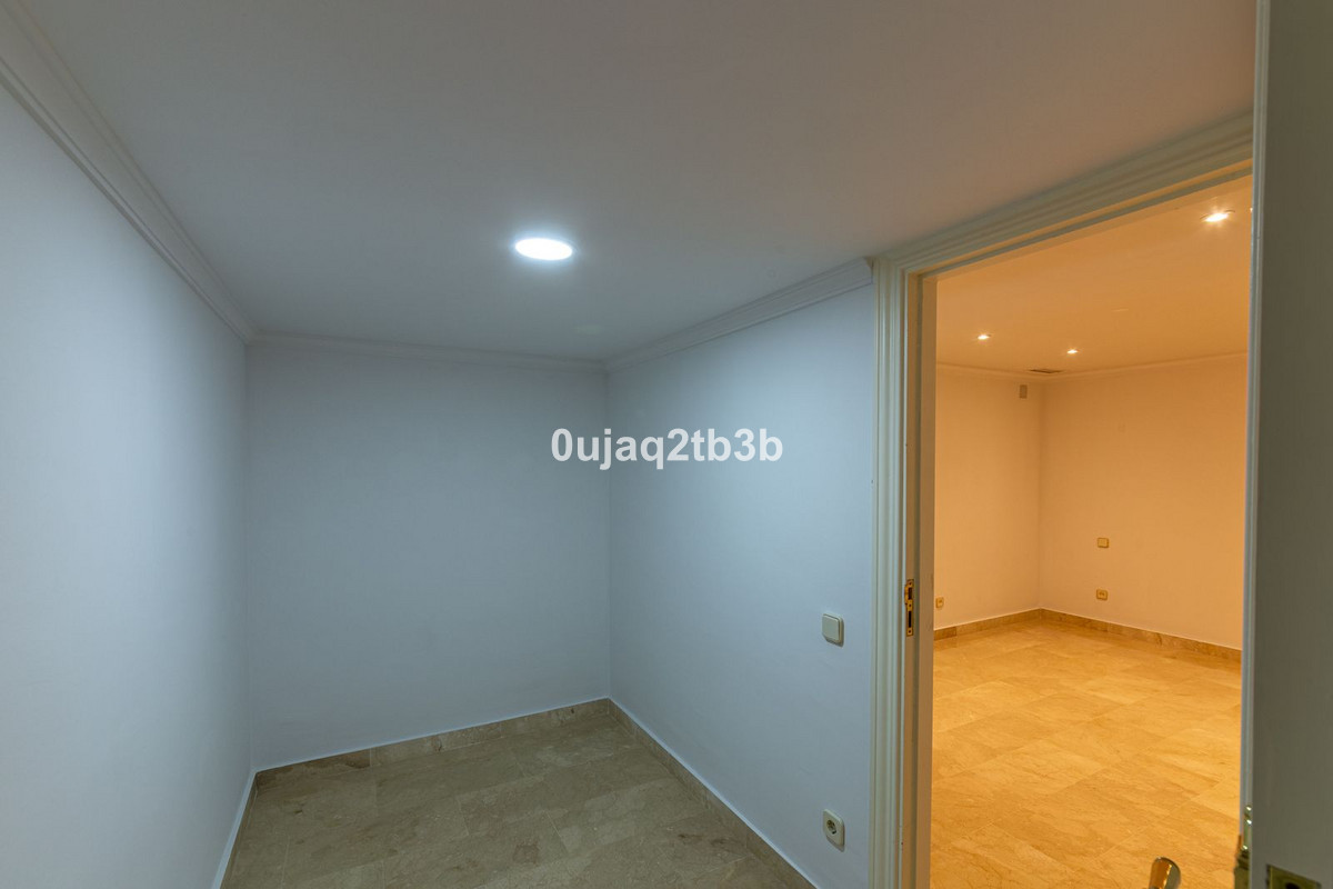 3 Bedroom Townhouse in Marbella - Photo 20