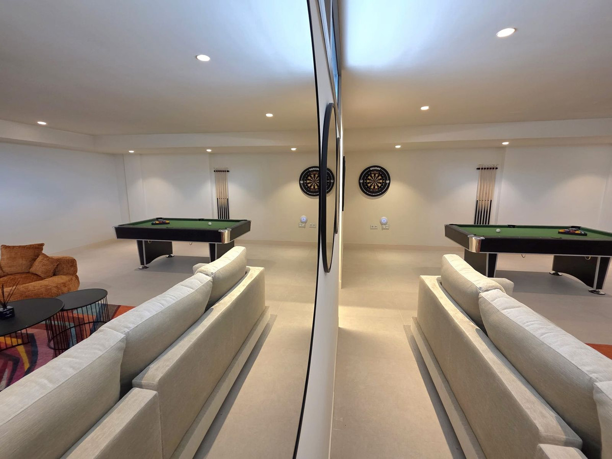 4 Bedroom Townhouse in Estepona - Photo 30