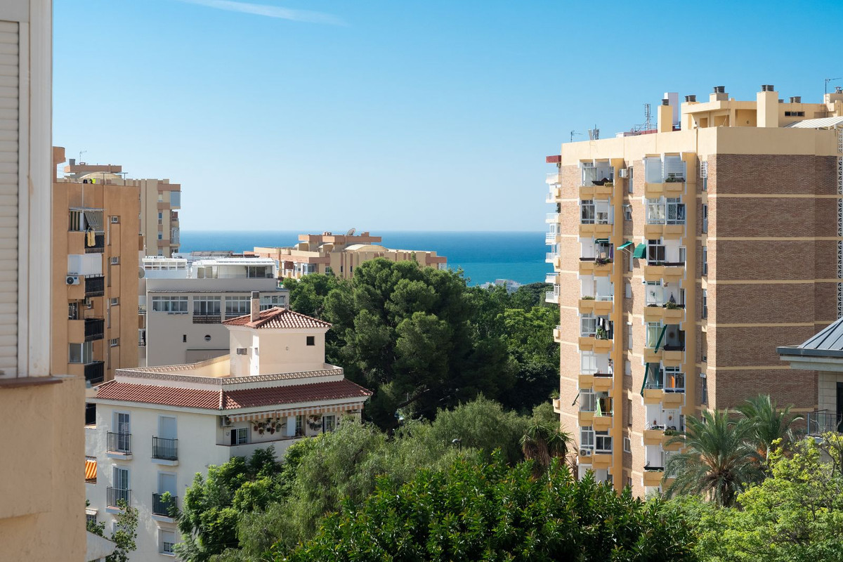 1 Bedroom Apartment in Benalmádena - Photo 11