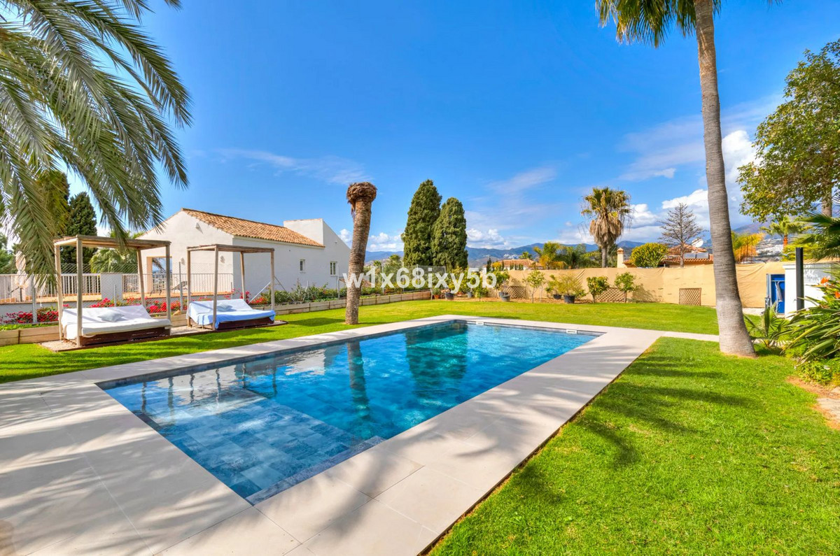 5 Bedroom Villa in San Pedro de Alcántara - Photo 38