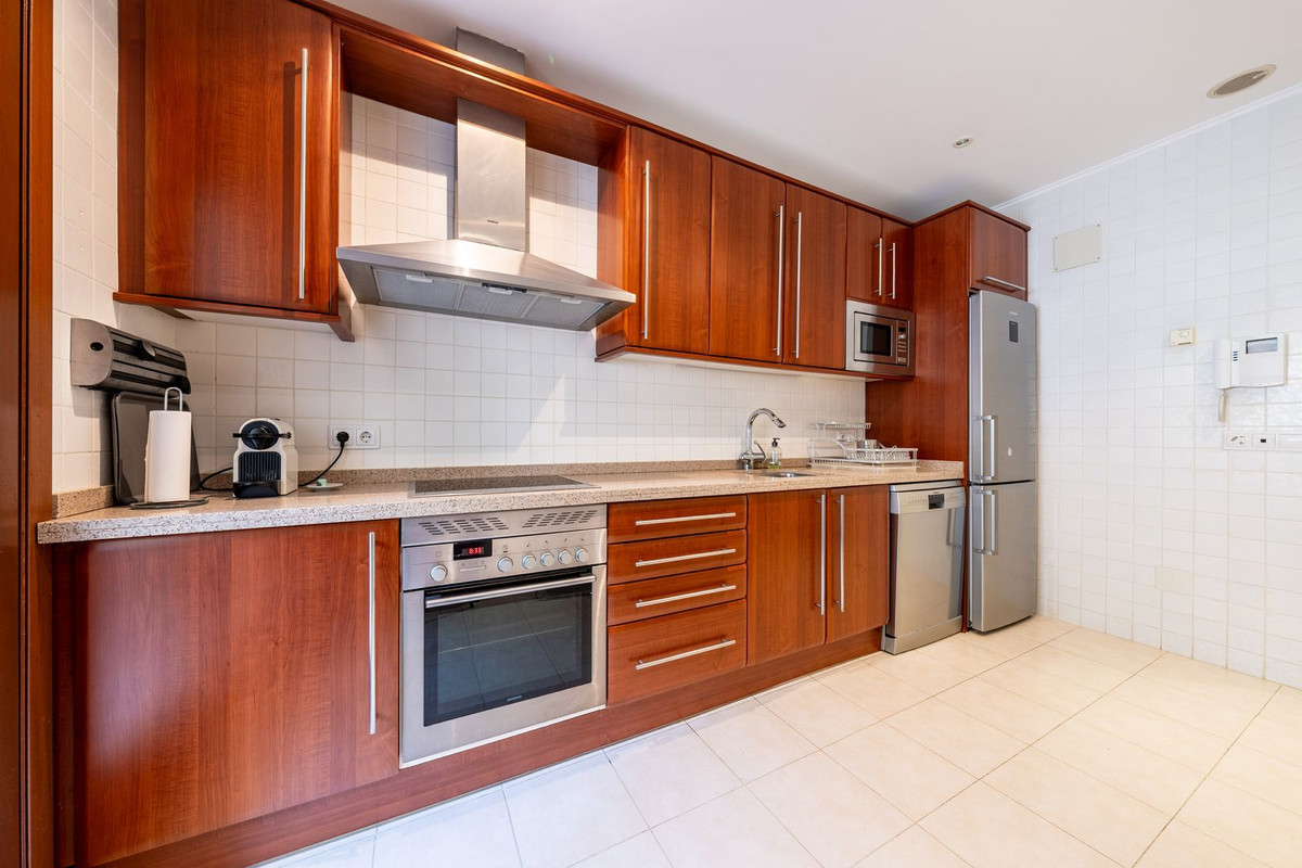 2 Bedroom Apartment in Marbella - Photo 11