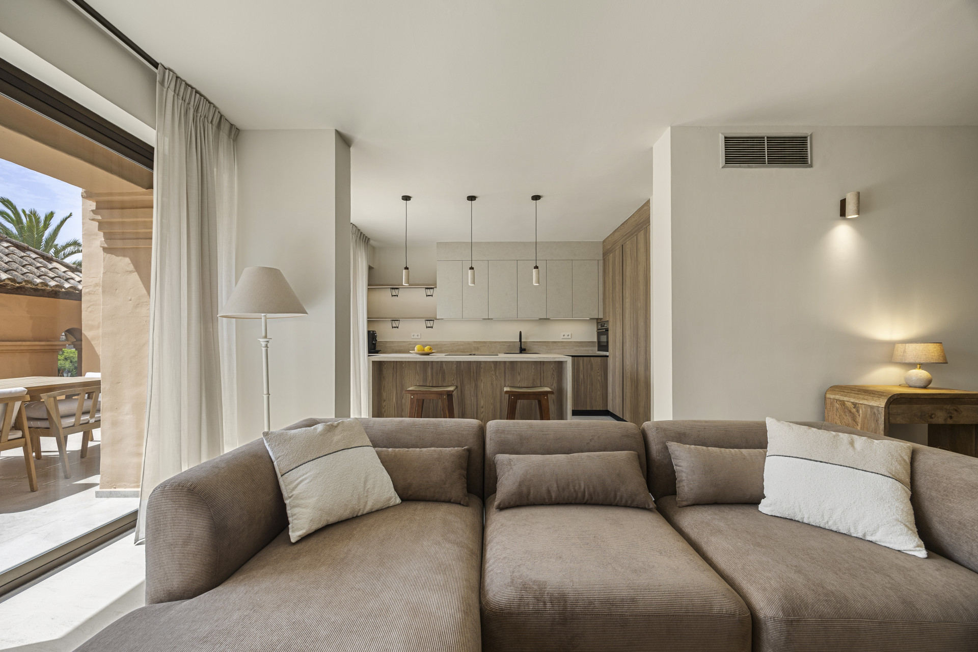 3 Bedroom Penthouse in Estepona - Photo 11