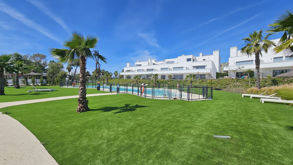 2 Bedroom Apartment in Estepona - Photo 58