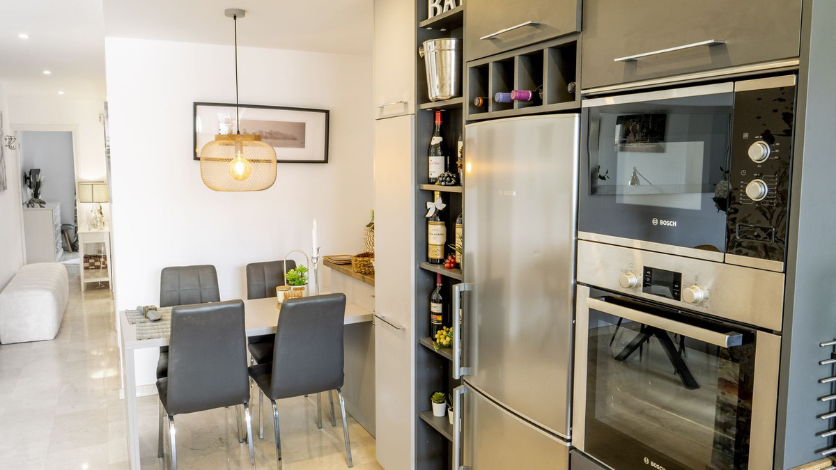 2 Bedroom Apartment in Estepona - Photo 14