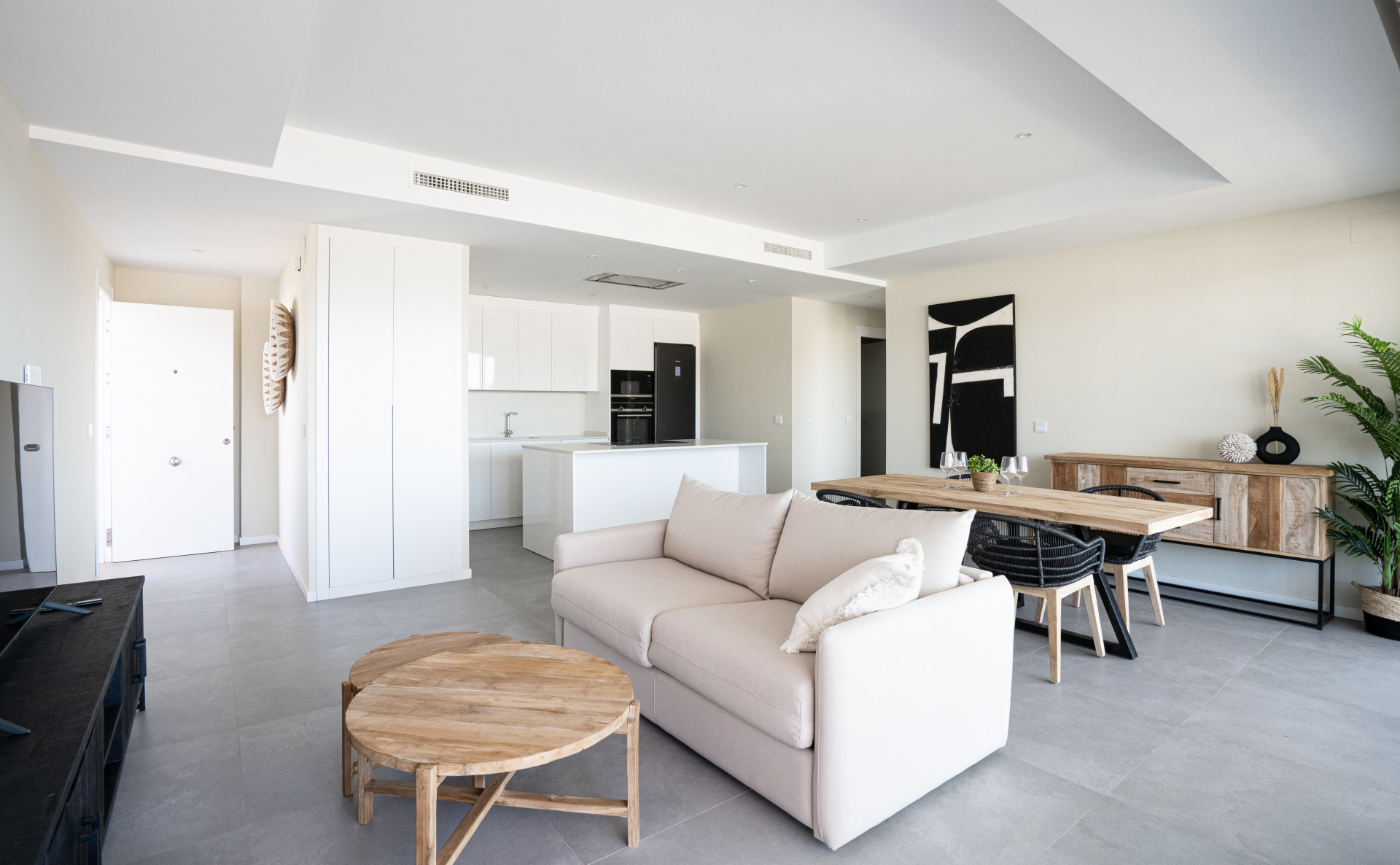 2 Bedroom Apartment in Fuengirola - Photo 2