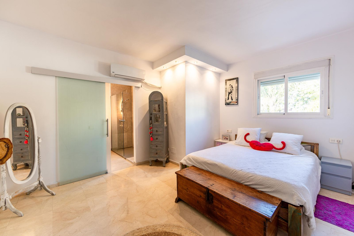 5 Bedroom Townhouse in San Pedro de Alcántara - Photo 14