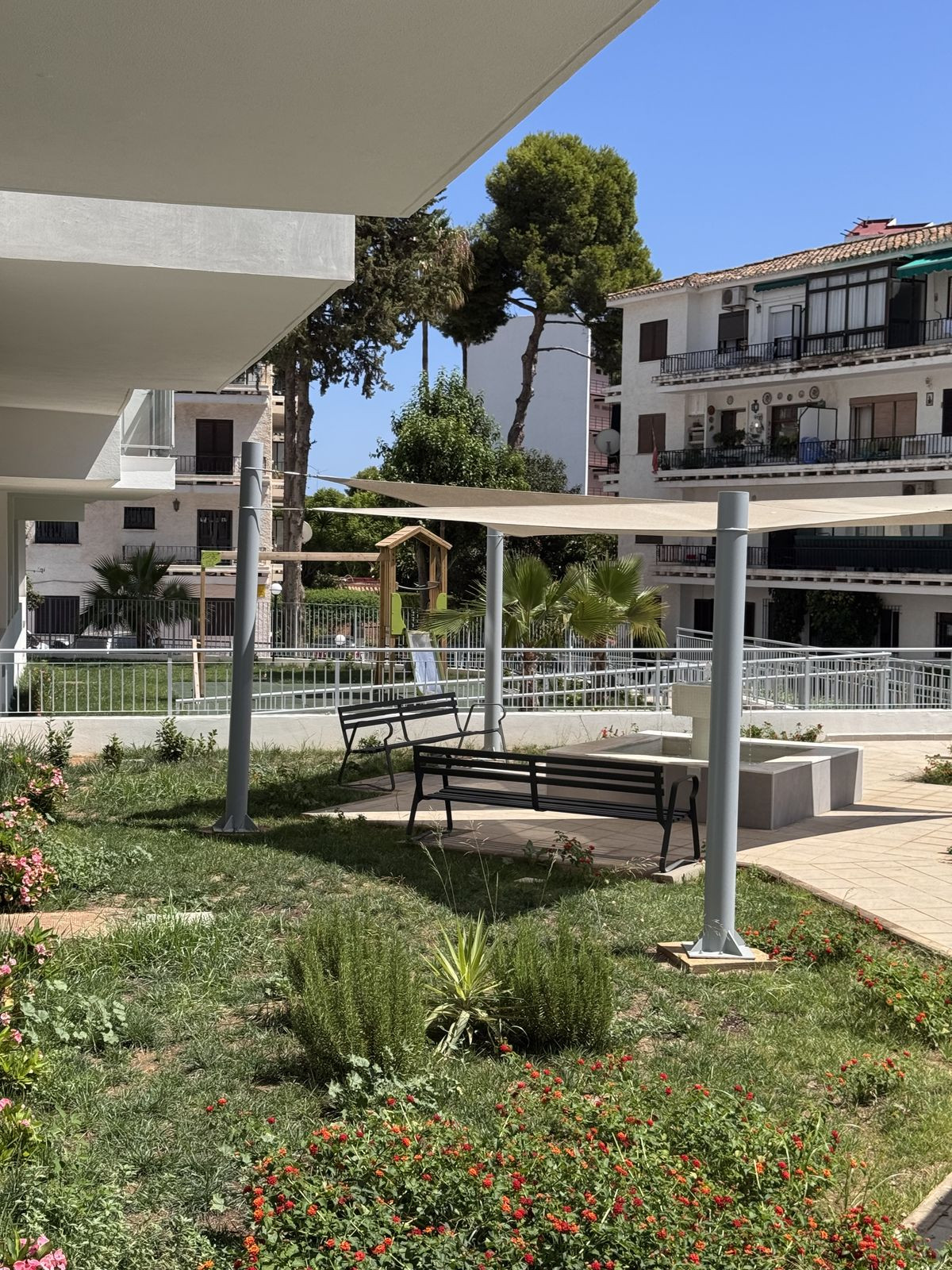 2 Bedroom Apartment in Benalmádena - Photo 36