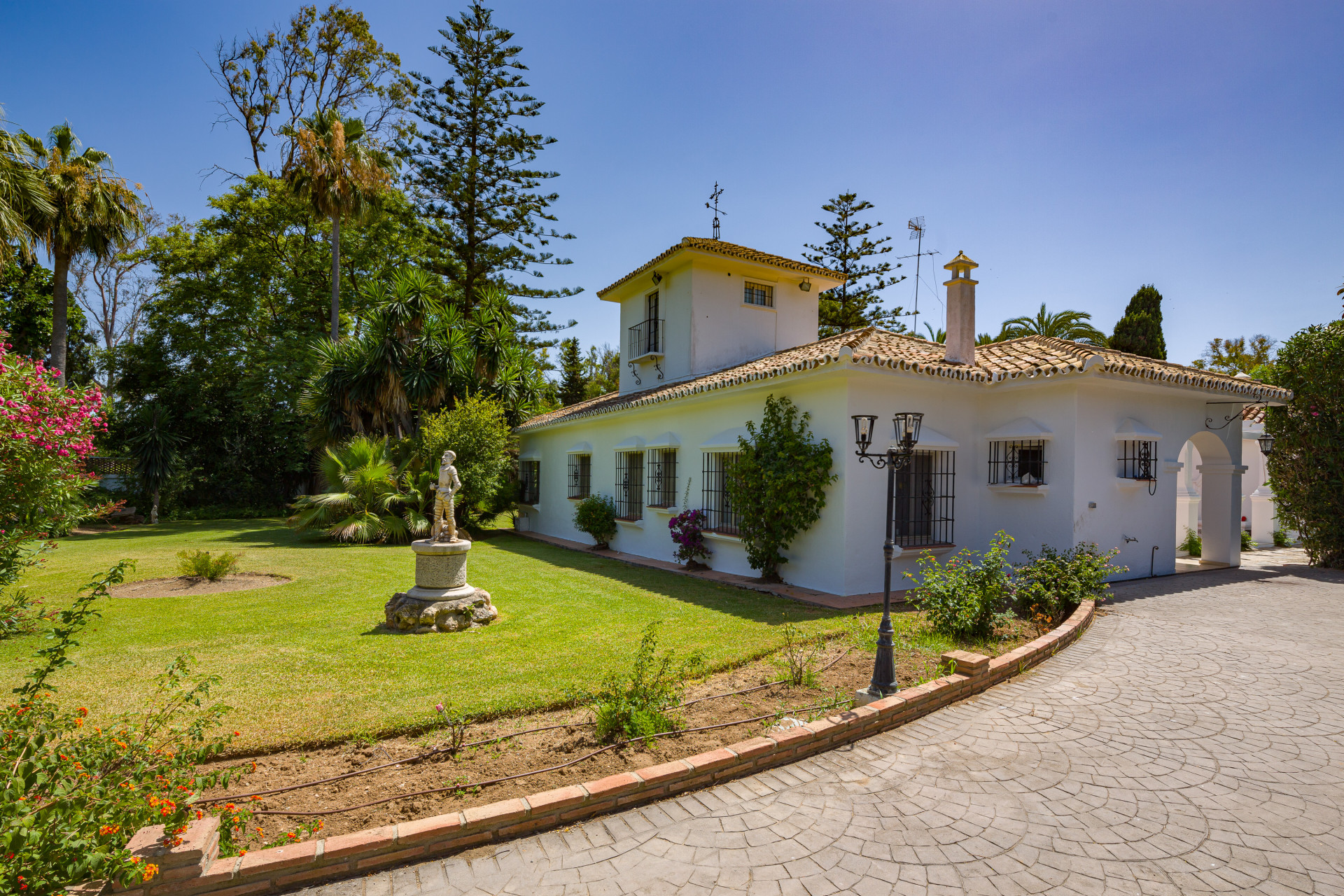 6 Bedroom Villa in San Pedro de Alcántara - Photo 16