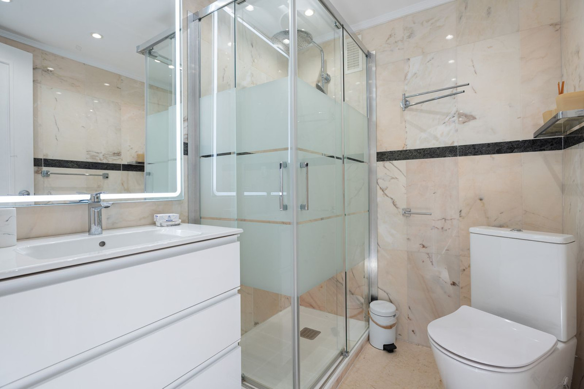 2 Bedroom Apartment in Marbella - Photo 10
