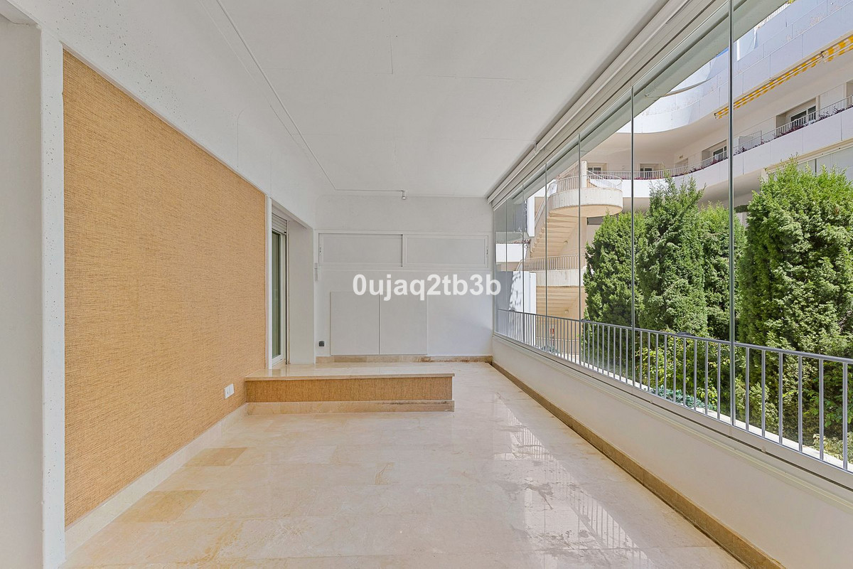 3 Bedroom Apartment in Marbella - Photo 29