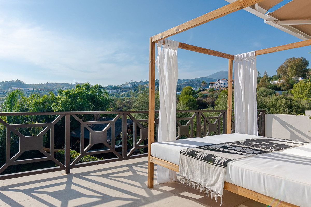 6 Bedroom Villa in Marbella - Photo 5
