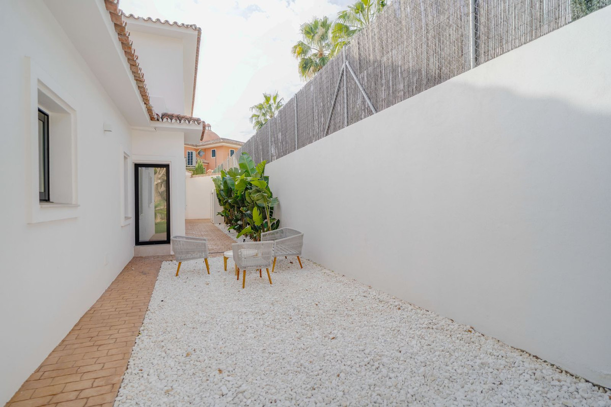 6 Bedroom Villa in Marbella - Photo 44