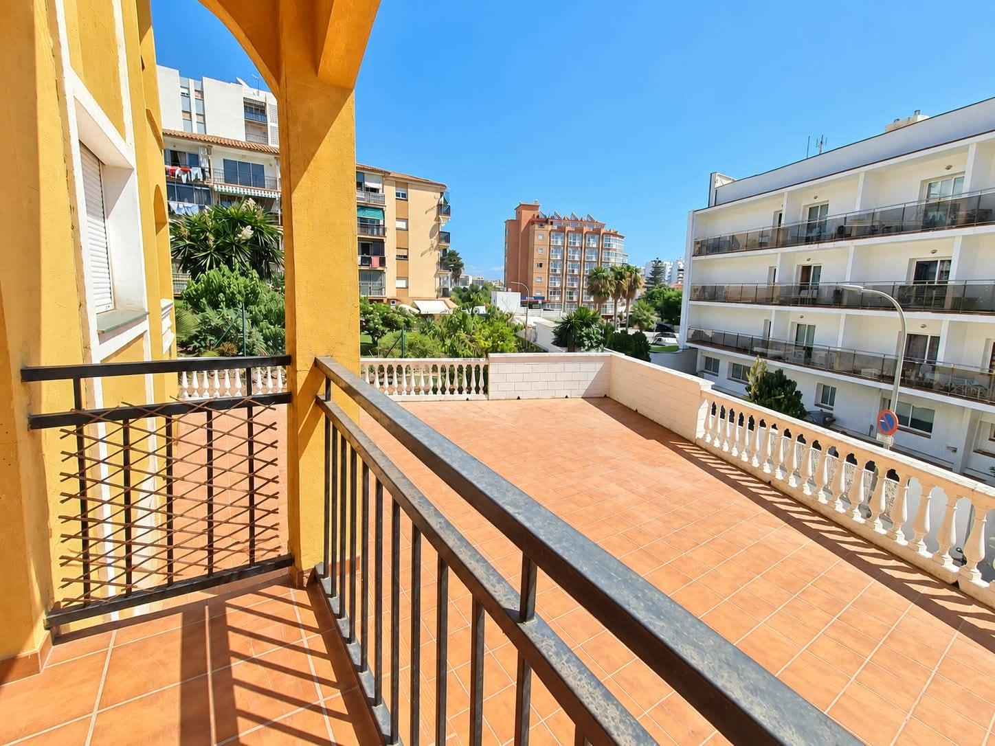 2 Bedroom Apartment in Benalmádena - Photo 4