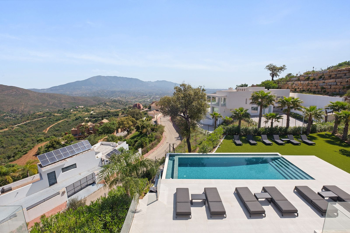 4 Bedroom Villa in Marbella - Photo 6