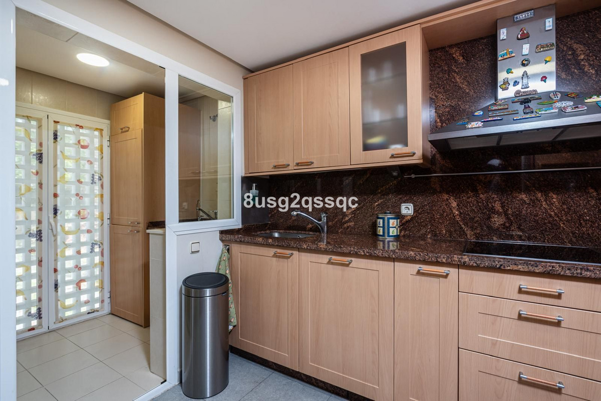 4 Bedroom Villa in Estepona - Photo 7