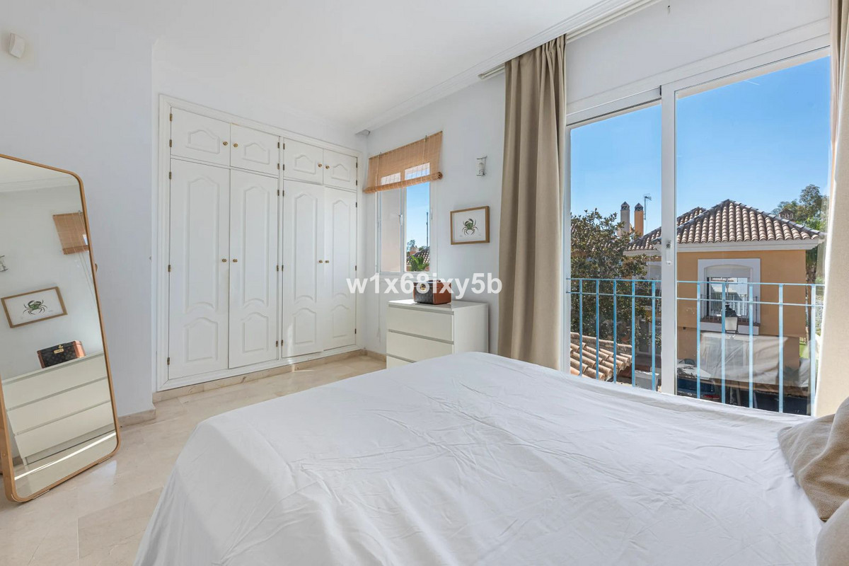 3 Bedroom Townhouse in Marbella - Photo 9