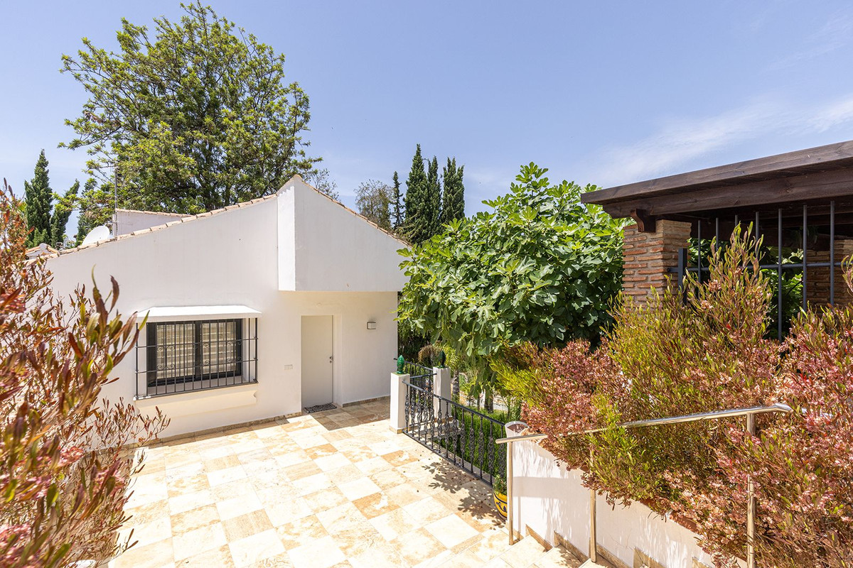 4 Bedroom Villa in Marbella - Photo 64