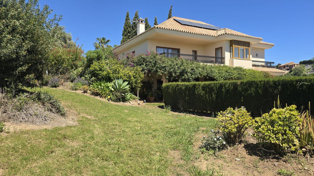 7 Bedroom Villa in Marbella - Photo 8