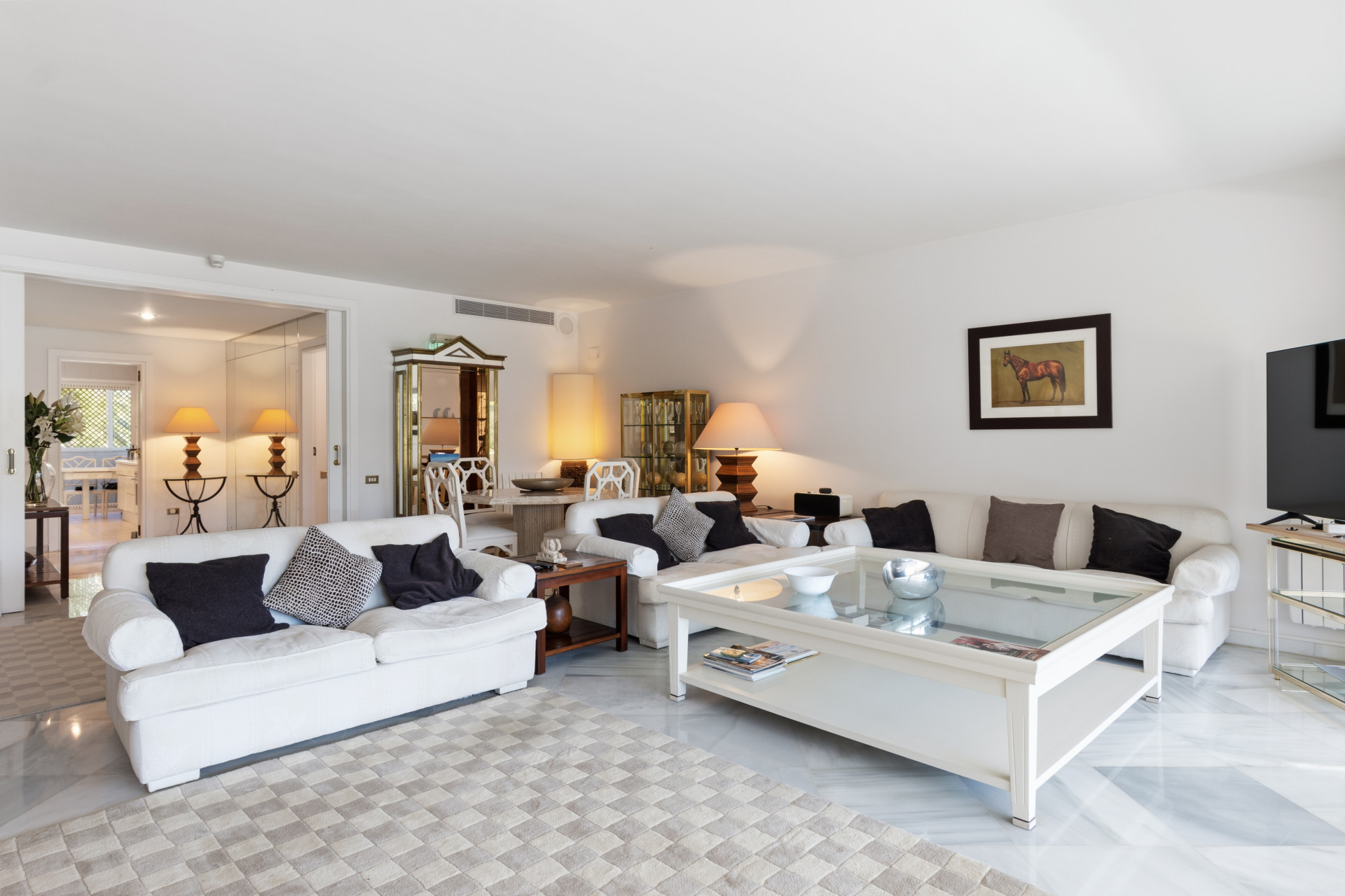 3 Bedroom Apartment in Marbella - Photo 2